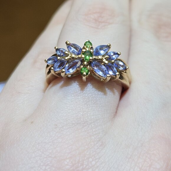 14K Yellow Gold Tanzanite & Emerald Flower Motif Cluster Gemstone Ring Size 8 - Picture 5 of 16